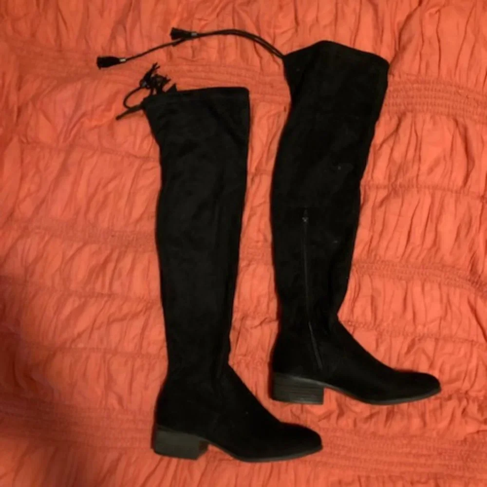 Boots - Picture 2 of 6
